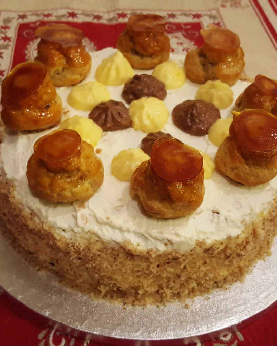 Foto 2 di 3 della creazione «Saint Honoré»