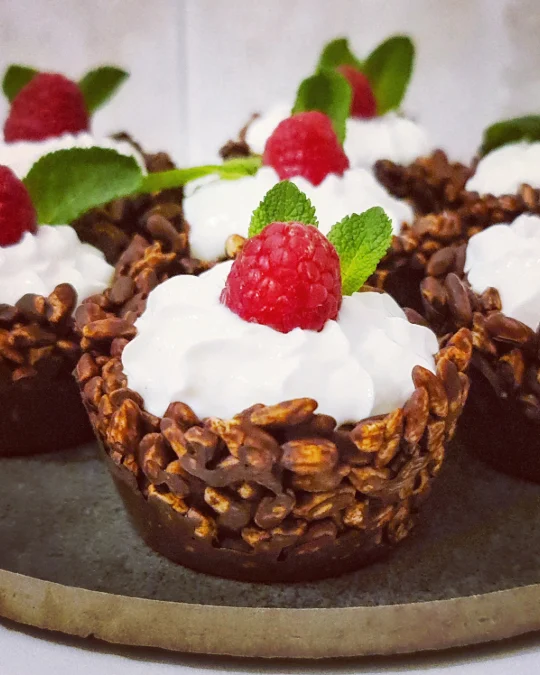 Foto della creazione «Cestini di cioccolato, riso soffiato e ricotta»