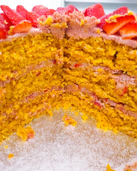Foto 2 di 2 della creazione «Carrot Cake al cocco e fragole»