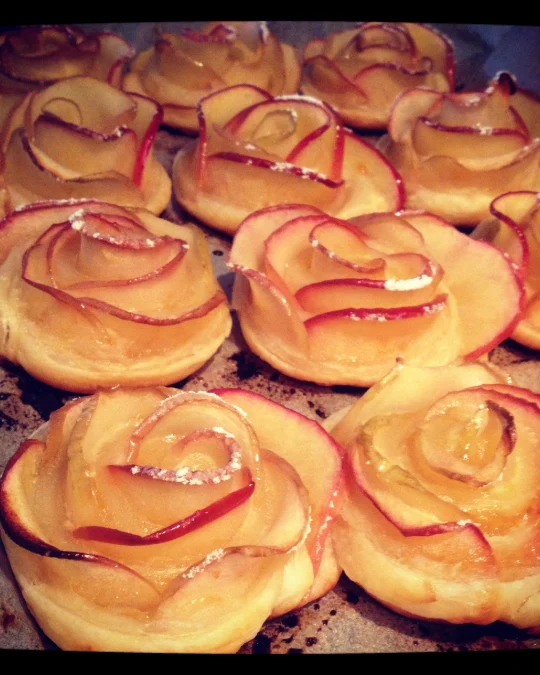 Foto 2 di 2 della creazione «Roselline di mele e pere»
