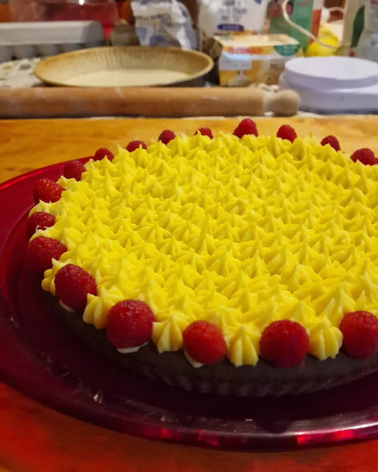 Foto della creazione «Crostata con frangipane, crema pasticcera e composta di lamponi»