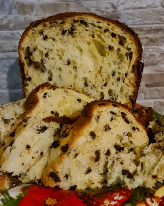 Foto 2 di 3 della creazione «Panettone con gocce di cioccolato»
